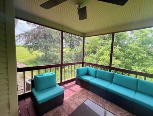 Charming 2-bedroom house with AC, WiFi in enchanting Darlington