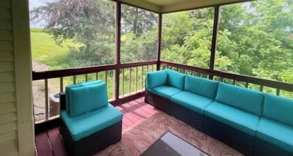 Charming 2-bedroom house with AC, WiFi in enchanting Darlington