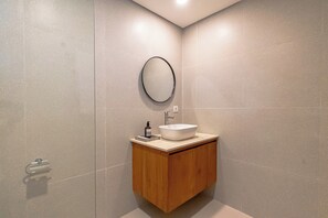 Ducha, cabezal de ducha tipo lluvia, artículos de tocador gratuitos