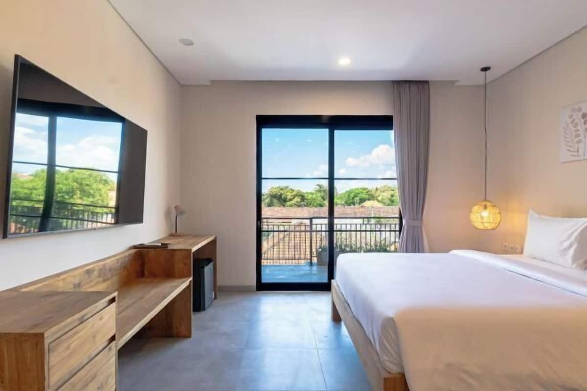 1 bedroom, in-room safe, desk, iron/ironing board