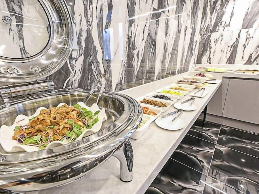 Daily local cuisine breakfast (KRW 10000 per person)