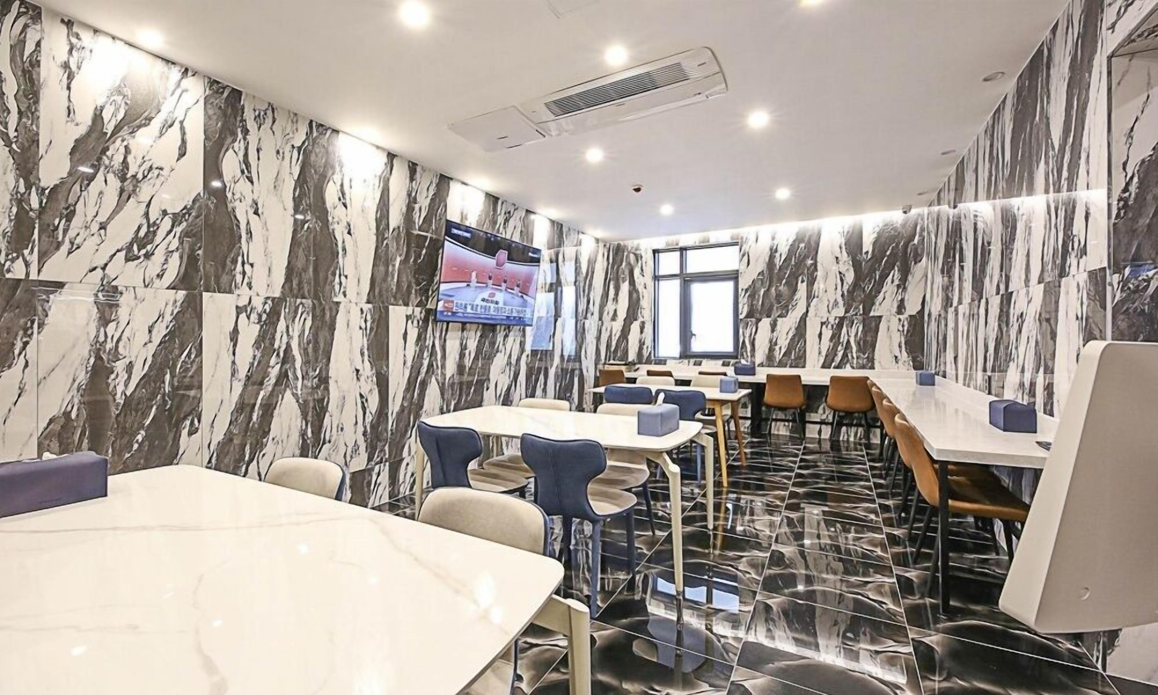 Daily local cuisine breakfast (KRW 10000 per person)