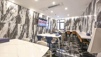 Daily local cuisine breakfast (KRW 10000 per person)