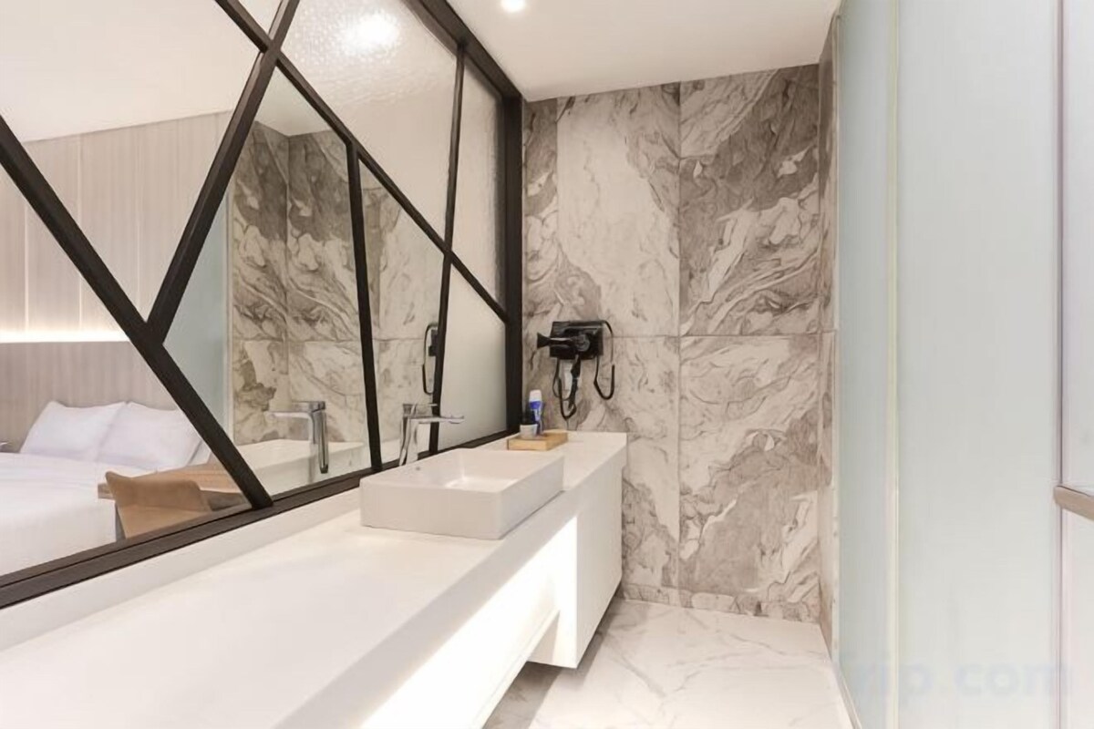 Bathroom | Free toiletries, hair dryer, slippers, bidet