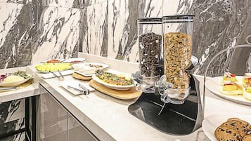 Daily local cuisine breakfast (KRW 10000 per person)