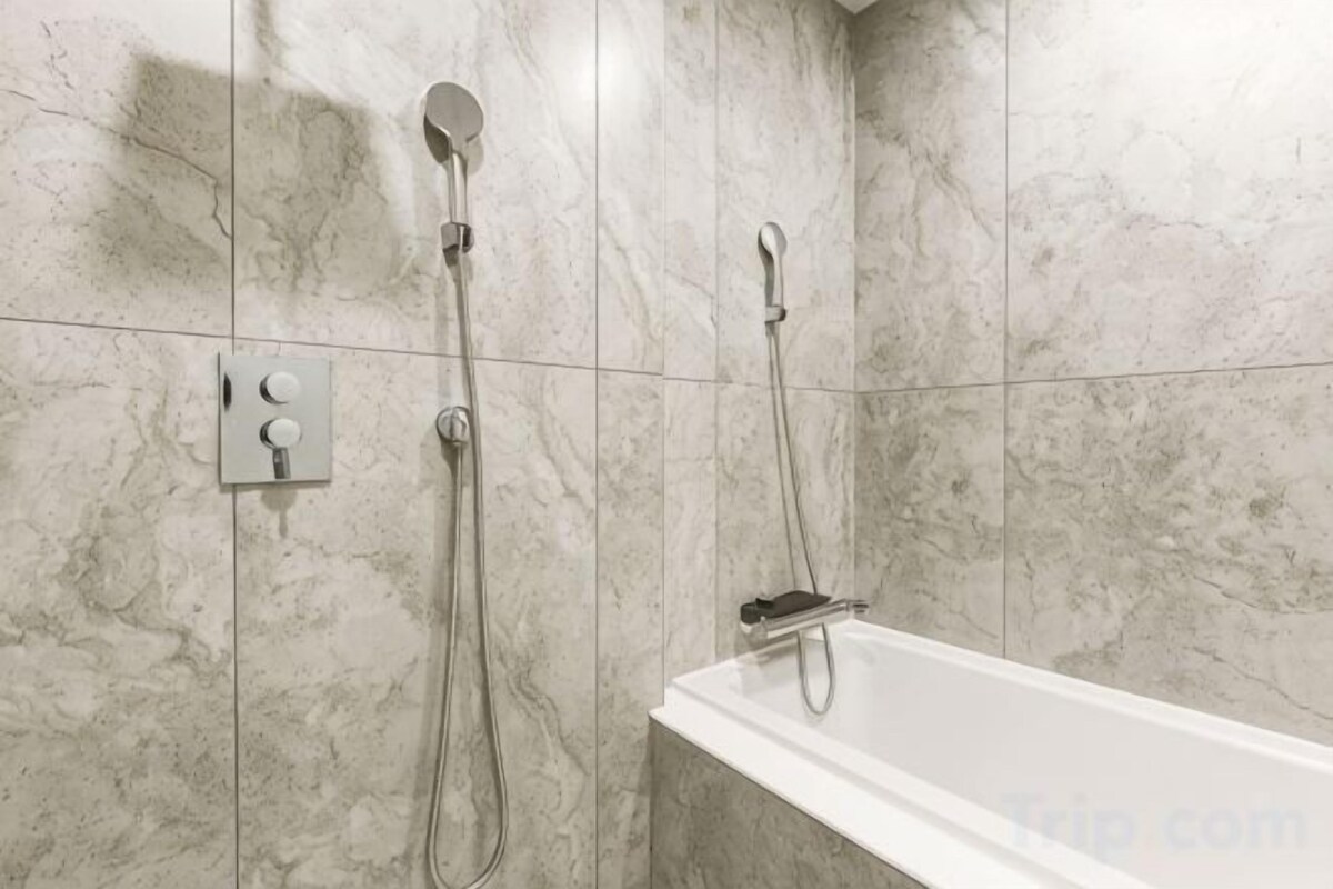 Bathroom | Free toiletries, hair dryer, slippers, bidet