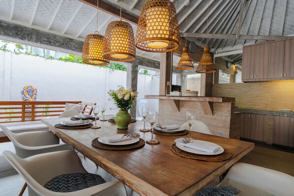 In-room dining - Villa Bella Vista (Seminyak)