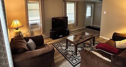 Cozy, Clean, Convenient and Spacious 3-bedroom apartment in beautiful Clayton.