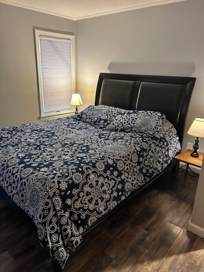 3 bedrooms, desk, iron/ironing board, WiFi - Cozy, Clean, Convenient and Spacious 3-bedroom apartment in beautiful Clayton. (Clayton)