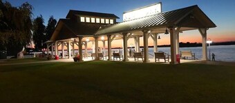 Cozy, Clean, Convenient and Spacious 3-bedroom apartment in beautiful Clayton.