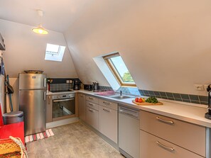 Kühlschrank, Ofen, Geschirrspüler, Kochgeschirr/Geschirr/Besteck