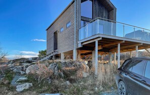 Exterior - 2 bedroom gorgeous home in Lysøysundet (Lysøysundet)