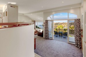 Smart TV, fireplace - Acacia Waters Taupo (Taupo)