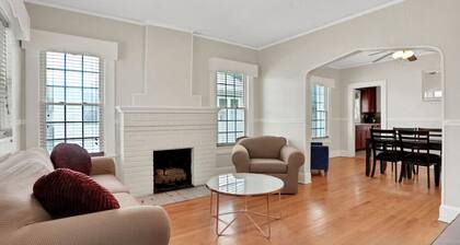 Entire house in Avondale, walking distance to shops