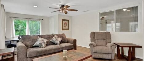 Smart TV, fireplace, books, offices