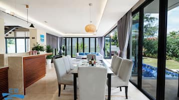 Villa Deluxe, vistas al jardín | Sala de estar | Una impresora