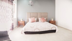 4 bedrooms, iron/ironing board, WiFi, bed sheets