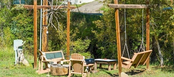 Creekside Lower Apartment - Hot Tub, Downtown, Pet Friendly, Wrap-Around Deck, 2 Living Spaces, Walk