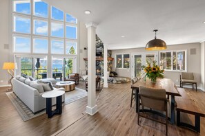 تلفزيون، مدفأة، ستيريو، مكتب