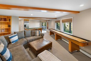 Télévision, chemin�ée, chaîne hi-fi, espaces bureaux