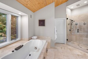 Douche, sĂšche-cheveux, serviettes fournies