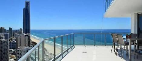 Two-Bedroom Apartment with Ocean View (High Floor) | Balcony view
