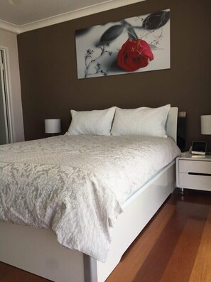 Appartamento, 2 camere da letto, vista oceano | Ferro/asse da stiro, Wi-Fi gratuito, lenzuola