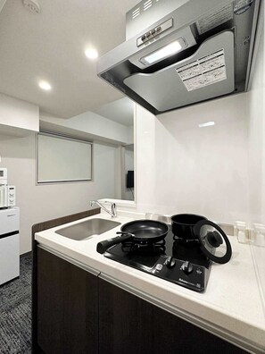 Fridge, microwave, stovetop, electric kettle