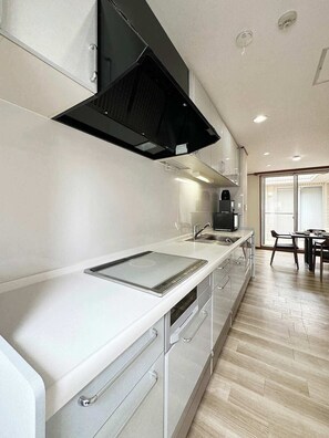 Fridge, microwave, stovetop, cookware/dishes/utensils