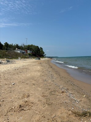 Beach nearby, sun-loungers, beach towels