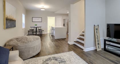 Spacious 4-bedroom house in Historic neighborhood, Pendleton Heights, WiFi