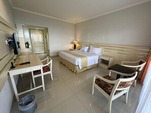 Deluxe Double or Twin Room, Balcony, Mountain View | Desk, free WiFi - Queen Garden Hotel by Salak Hospitality (Baturaden)
