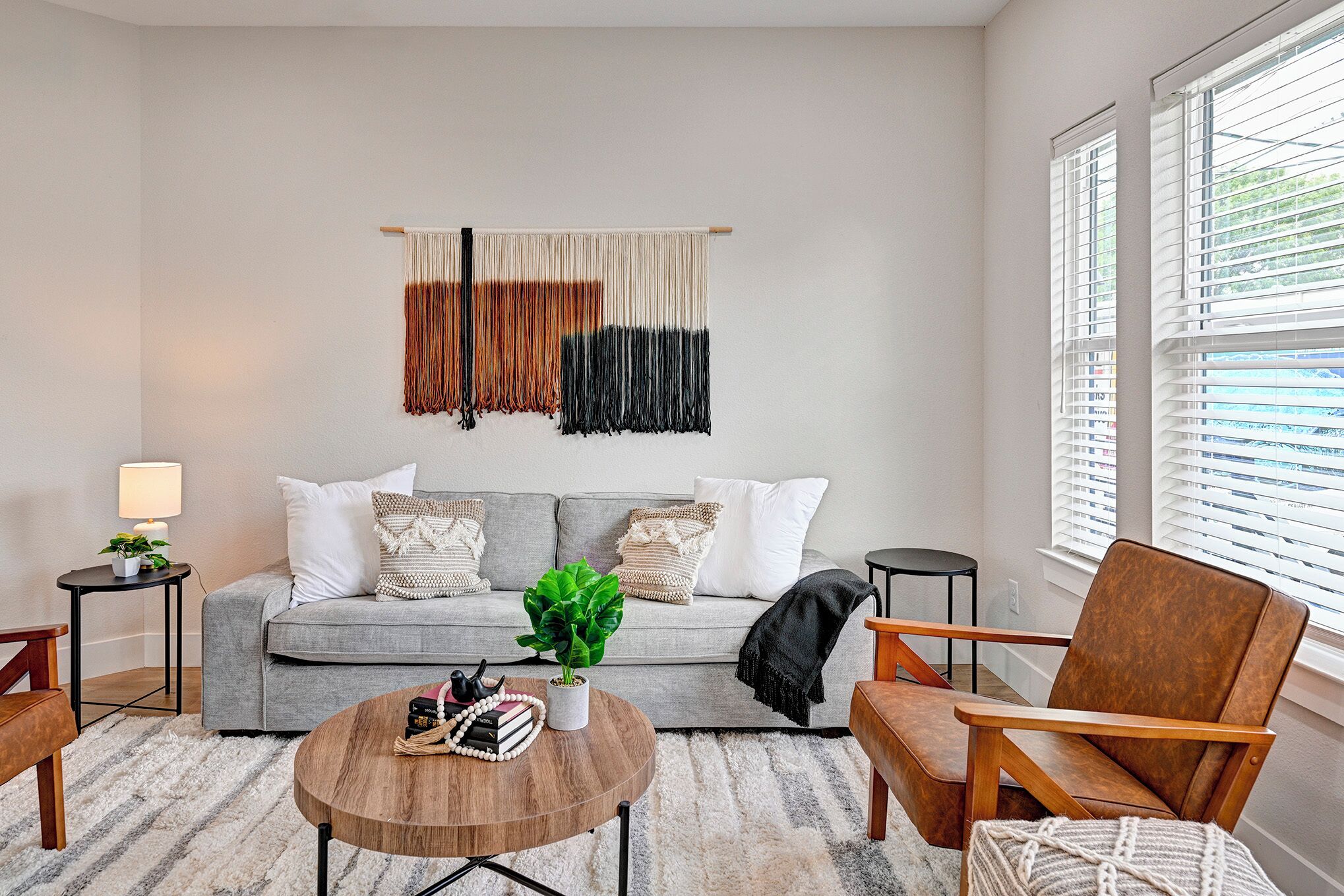 Spacious 8br 10ba Houston Retreat With Private Suites Ideal For Family Reunions - Houston, TX