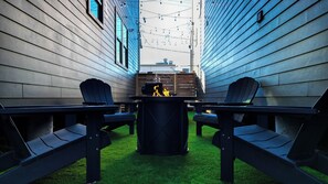 Property grounds - Spacious 8BR 10BA Houston Retreat with Private Suites Ideal for Family Reunions (Houston)