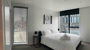 2 bedrooms, iron/ironing board, travel cot, free WiFi - 2 Bedroom Luxury apartment plus underground parking in Christchurch CBD (Christchurch)