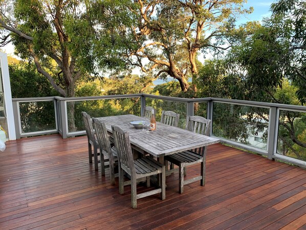 Outdoor dining - Beautiful beach house amongst the trees (Killcare)