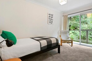 5 bedrooms, WiFi, bed sheets