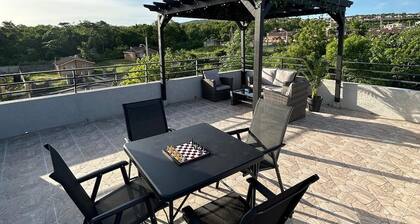 Luxury 5 Bedroom Villa in Gated Community 5 mins to beaches