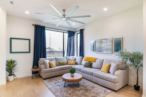 Smart-TV og stereoanlegg