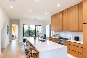 Fridge, microwave, oven, stovetop - Designer Home Near East 6th St, Movie Room & More (Austin)