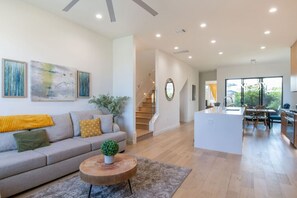 Smart TV, stereo - Designer Home Near East 6th St, Movie Room & More (Austin)