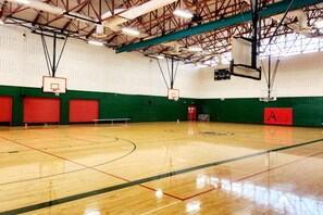 Sport court - Designer Home Near East 6th St, Movie Room & More (Austin)