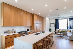 Fridge, microwave, oven, stovetop - Designer Home Near East 6th St, Movie Room & More (Austin)