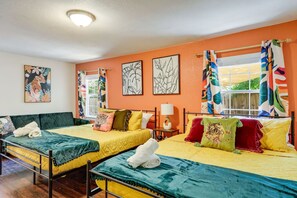 4 Schlafzimmer, Schreibtisch, Bügeleisen/Bügelbrett, Reisekinderbett