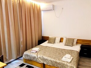 Basic Twin Room, Non Smoking | In-room safe, desk, laptop workspace, blackout drapes - Maryam Hotel (Samarkand)