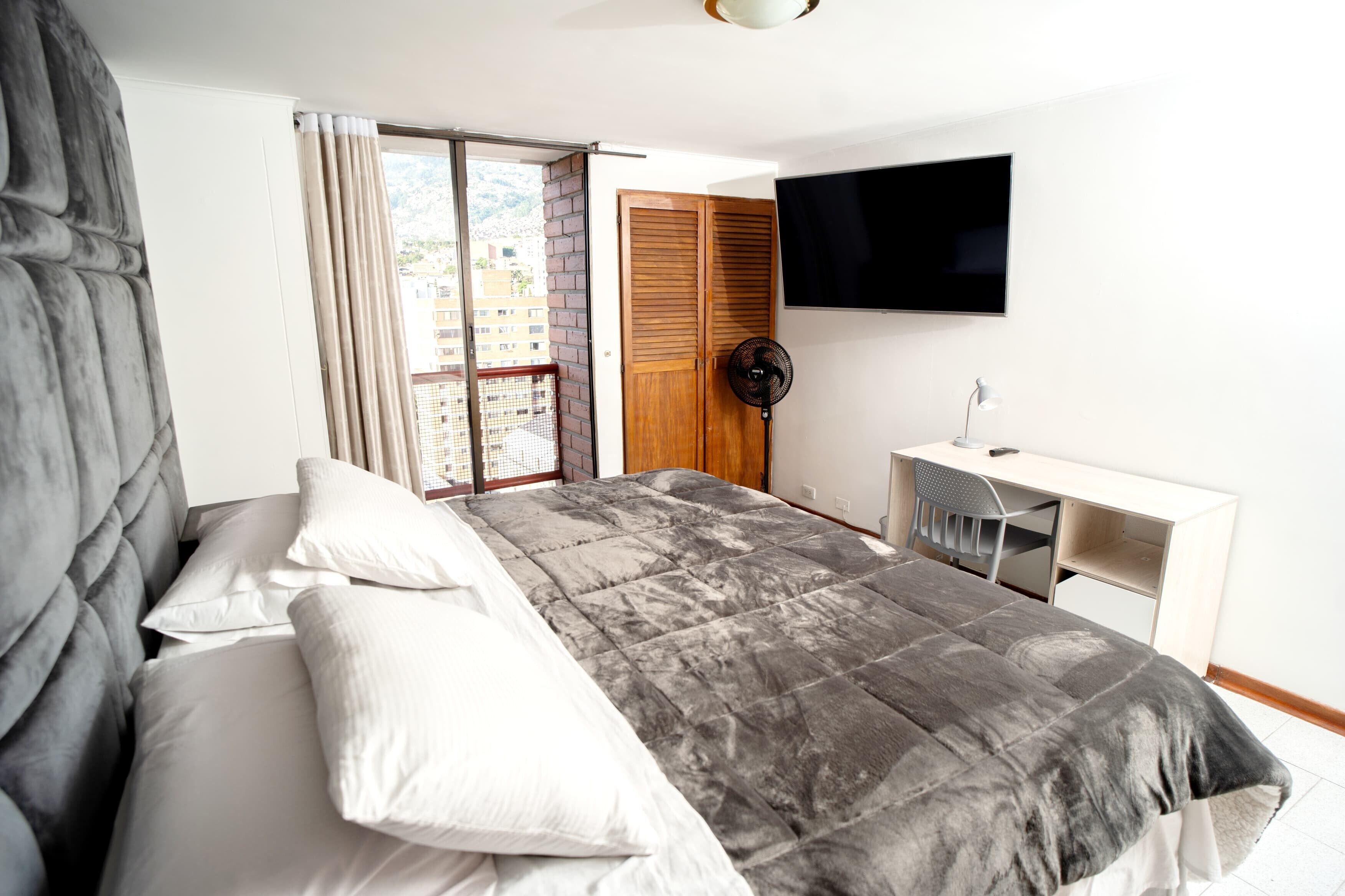 5 chambres, fer et planche à repasser, Wi-Fi, draps fournis