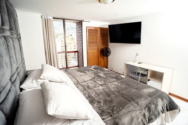 5 bedrooms, iron/ironing board, WiFi, bed sheets