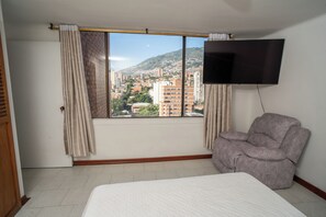 5 chambres, fer et planche à repasser, Wi-Fi, draps fournis