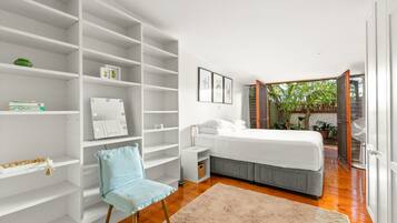 1 bedroom, desk, iron/ironing board, WiFi