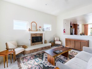 Fernseher, Kamin, Arbeitsbereiche